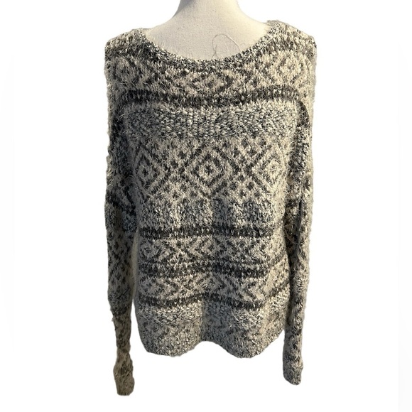 {Abercrombie & Fitch} Fuzzy V-Neck Sweater - Picture 2 of 3